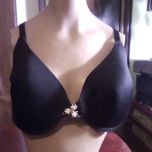IZOD Underwire Support Bra Size 42 D.
